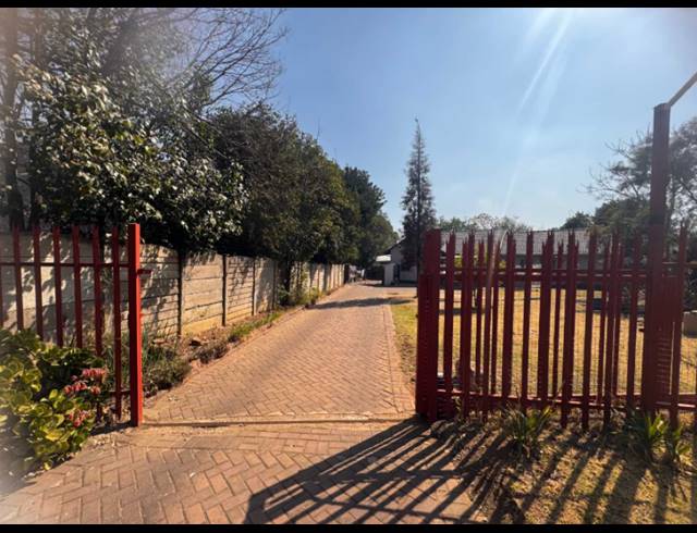 4 BEDROOM HOUSE FOR SALE IN BRACKENHURST